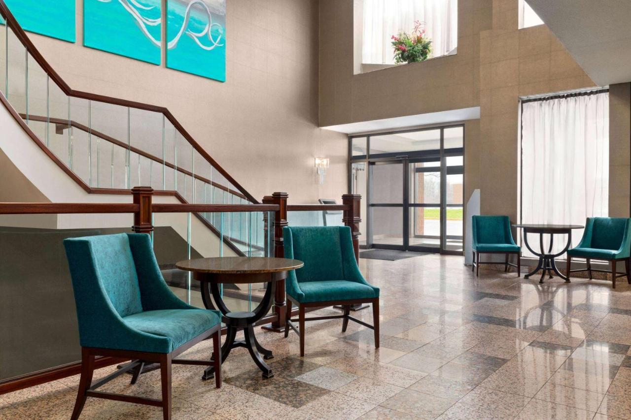 Ramada Plaza By Wyndham Niagara Falls Esterno foto