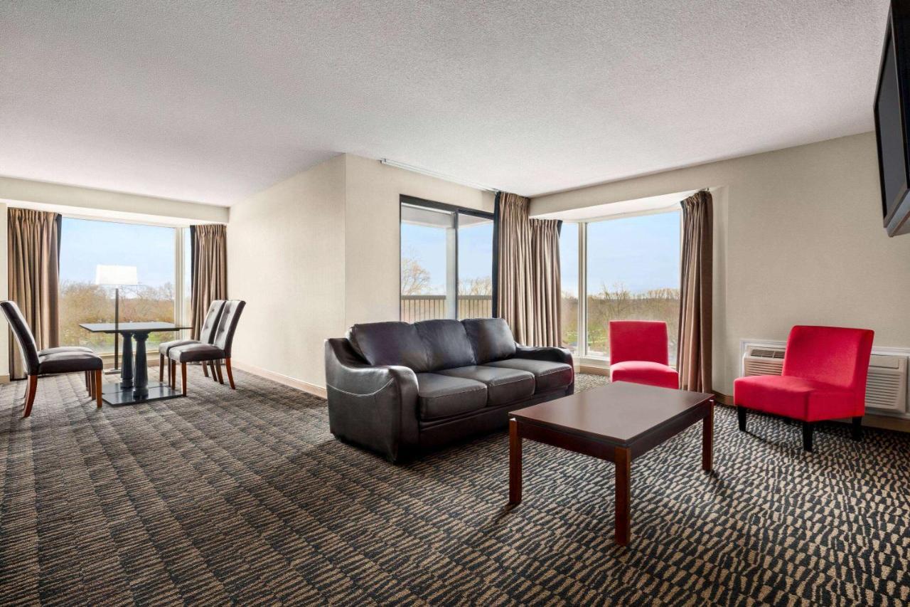 Ramada Plaza By Wyndham Niagara Falls Esterno foto