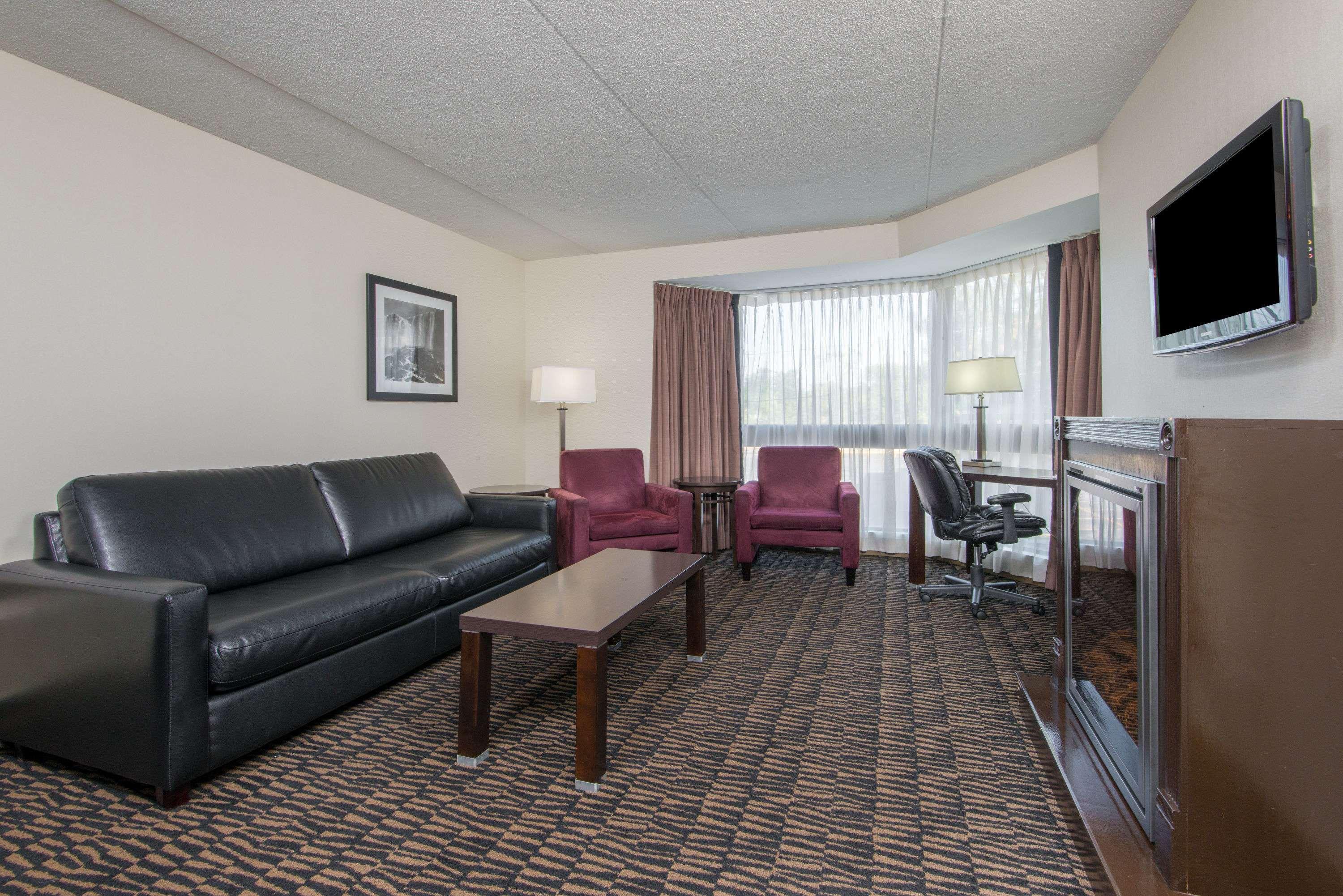 Ramada Plaza By Wyndham Niagara Falls Esterno foto