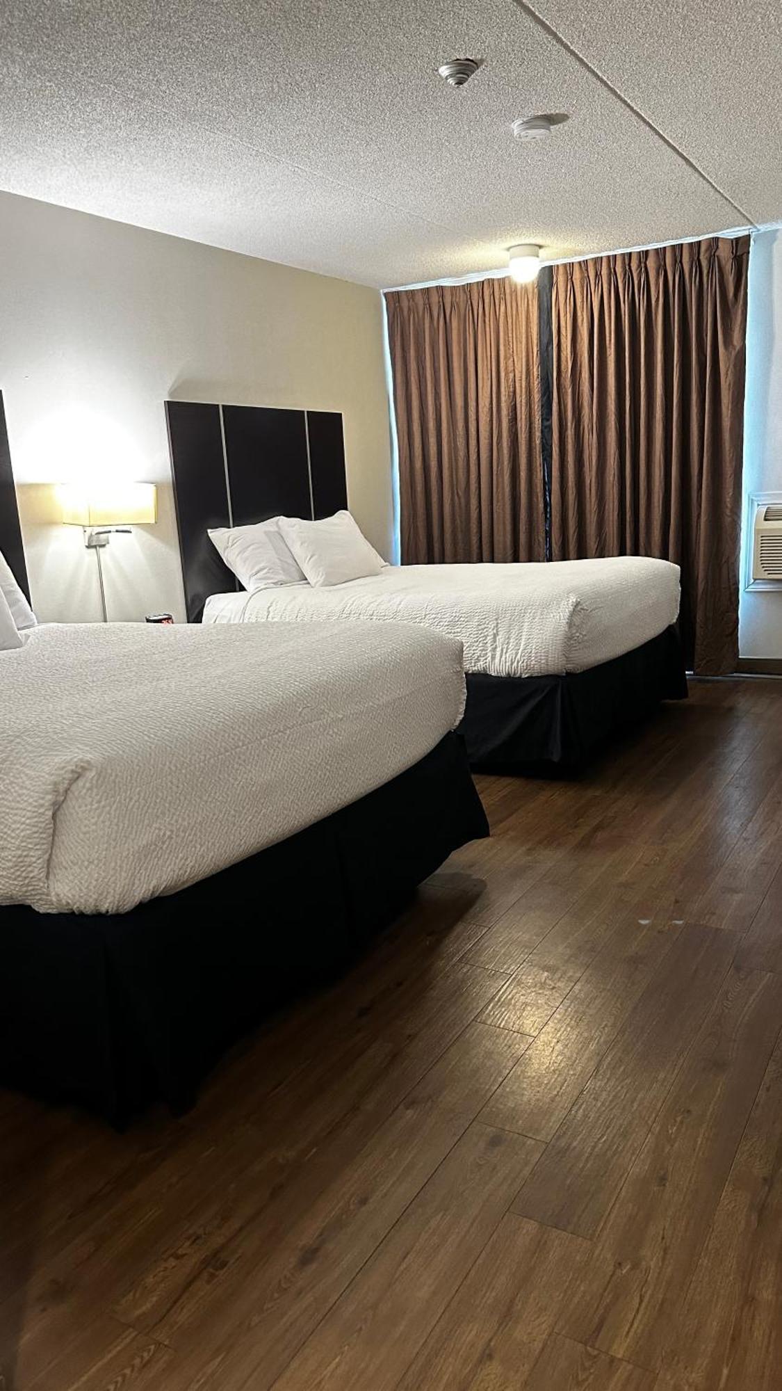 Ramada Plaza By Wyndham Niagara Falls Esterno foto
