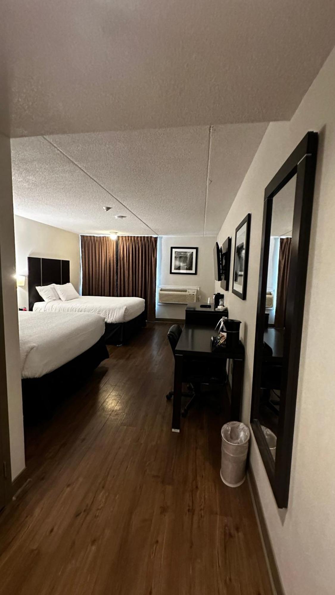 Ramada Plaza By Wyndham Niagara Falls Esterno foto